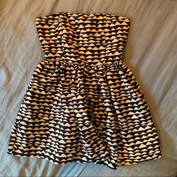 Patterned Strapless Mini Dress - Picture 2 of 6